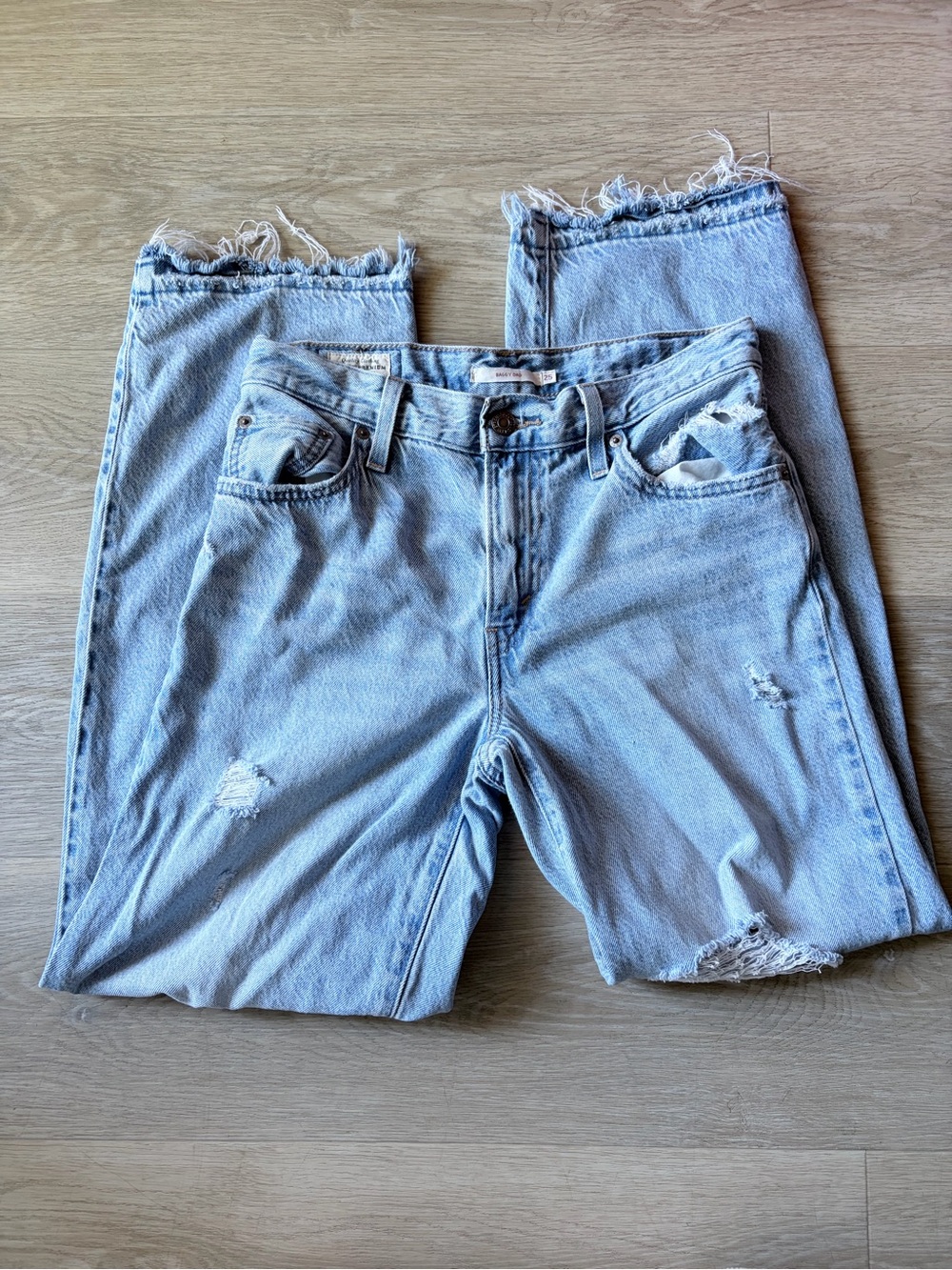Levi’s Baggy dad Light Wash Women’s Distressed Jeans